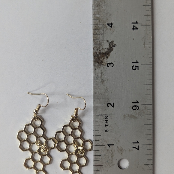 Bee and Honey Comb necklace and earring set - Picture 12 of 12